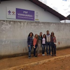 Fachada PSF Vanguarda I (rural) e equipe de campo