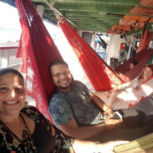 Deslocamento dos pesquisadores de barco de pequeno porte para o município de Boa Vista do Ramos